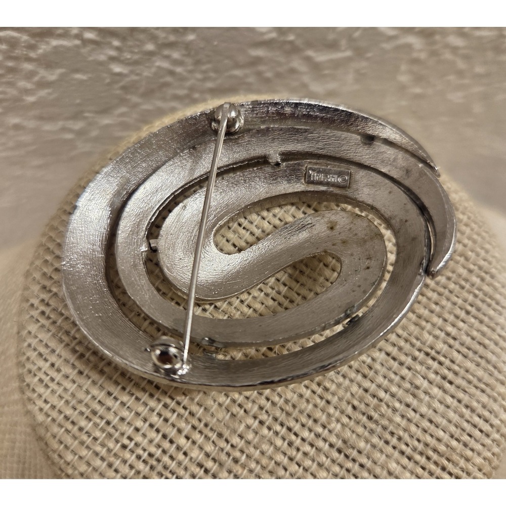 Vintage Crown Trifari Brooch - Silver Tone - Large - 1960s - Picture 4 of 4